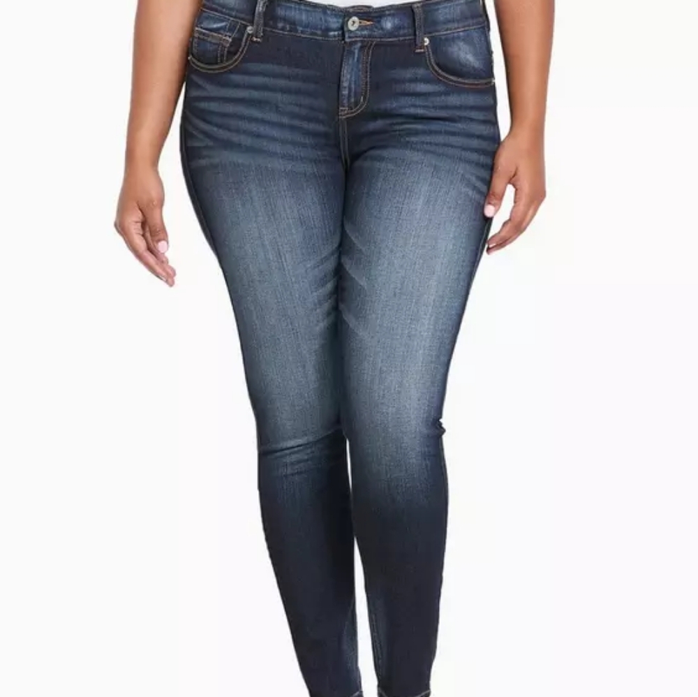 EUC Torrid Bombshell skinny Jeans 18R